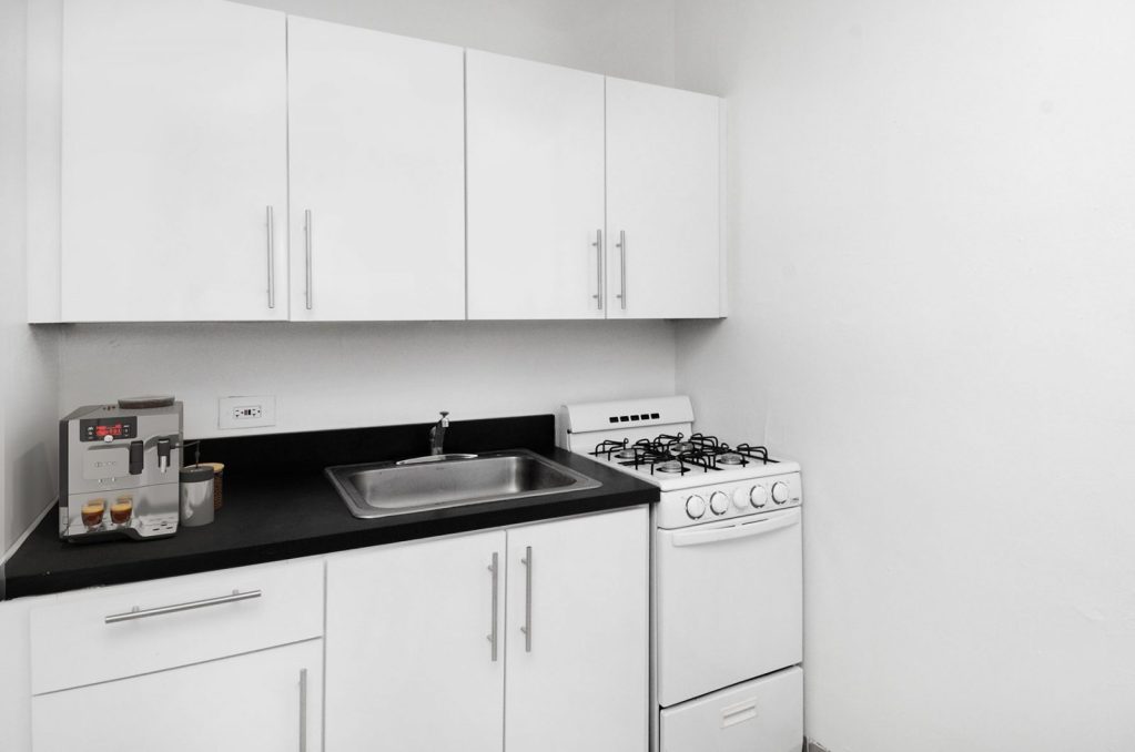 1049 West Oakdale Image 11