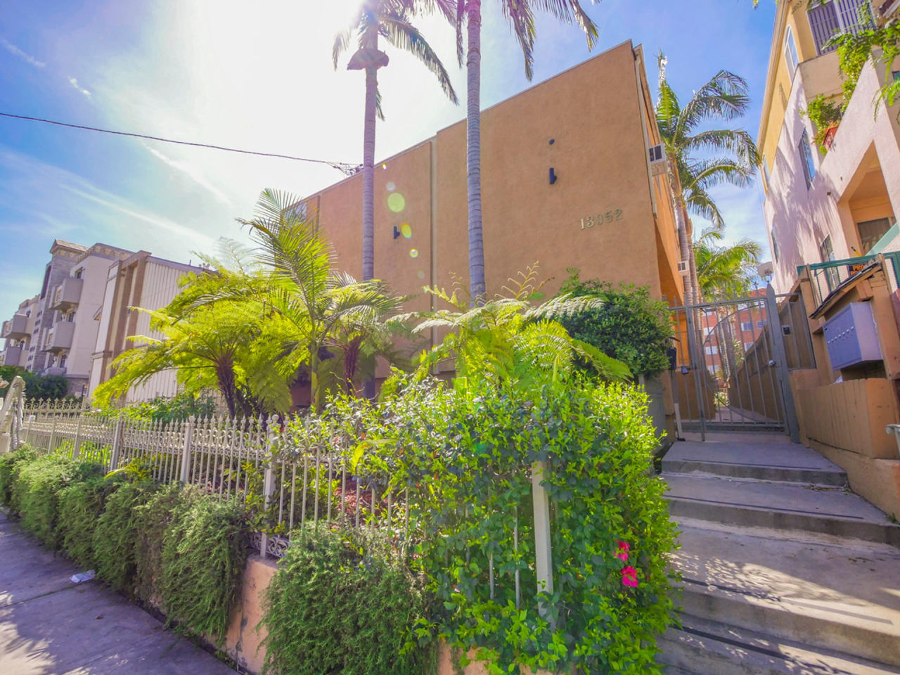 13952 Moorpark St. Image 1