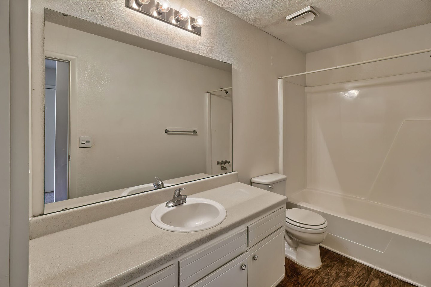 The Farrington Apartment Homes Image 16