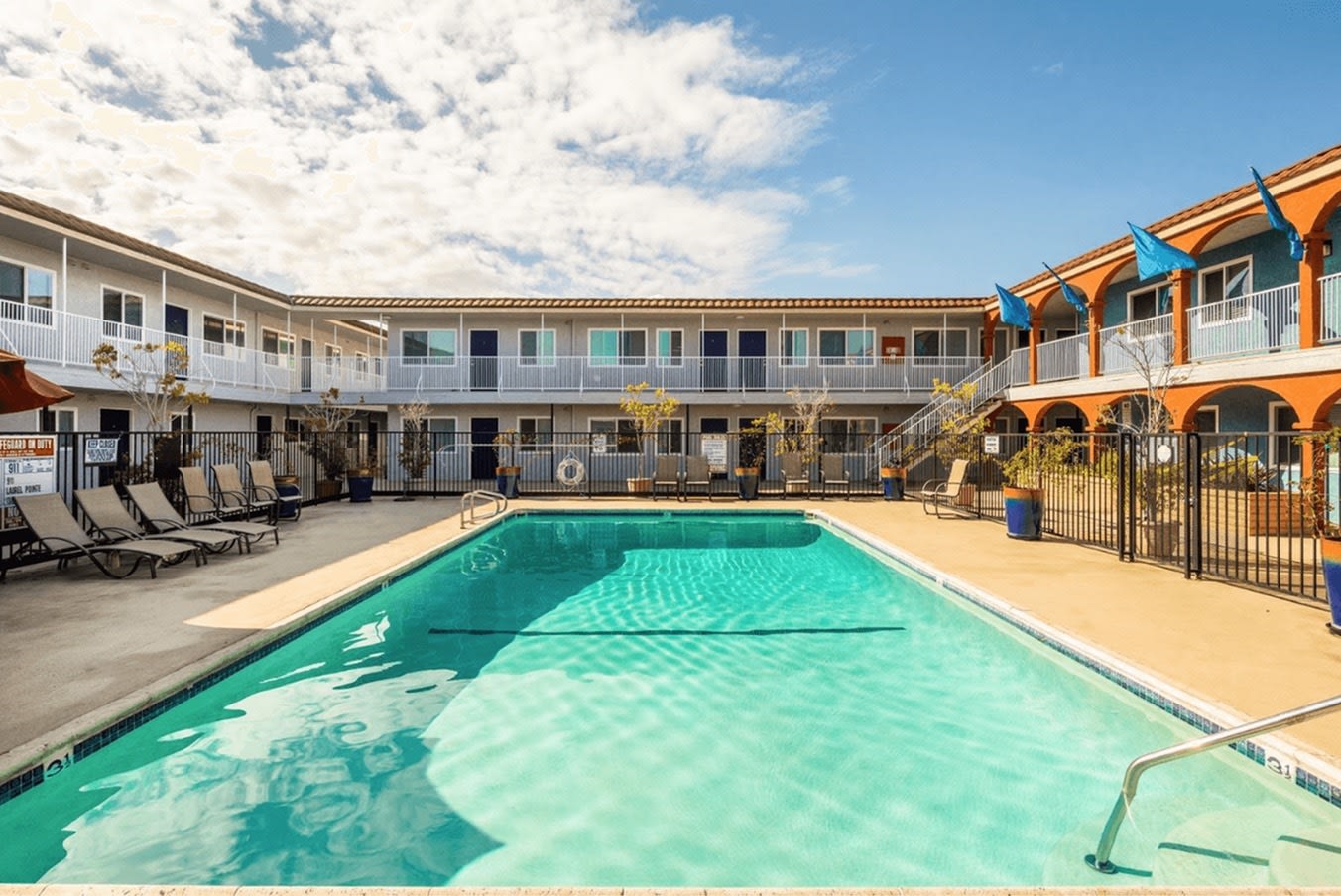 Laurel Pointe Image 11