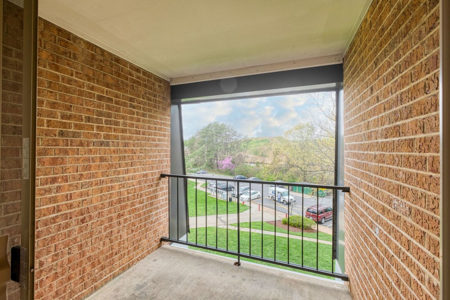 Oakton Park Apartments Image 6