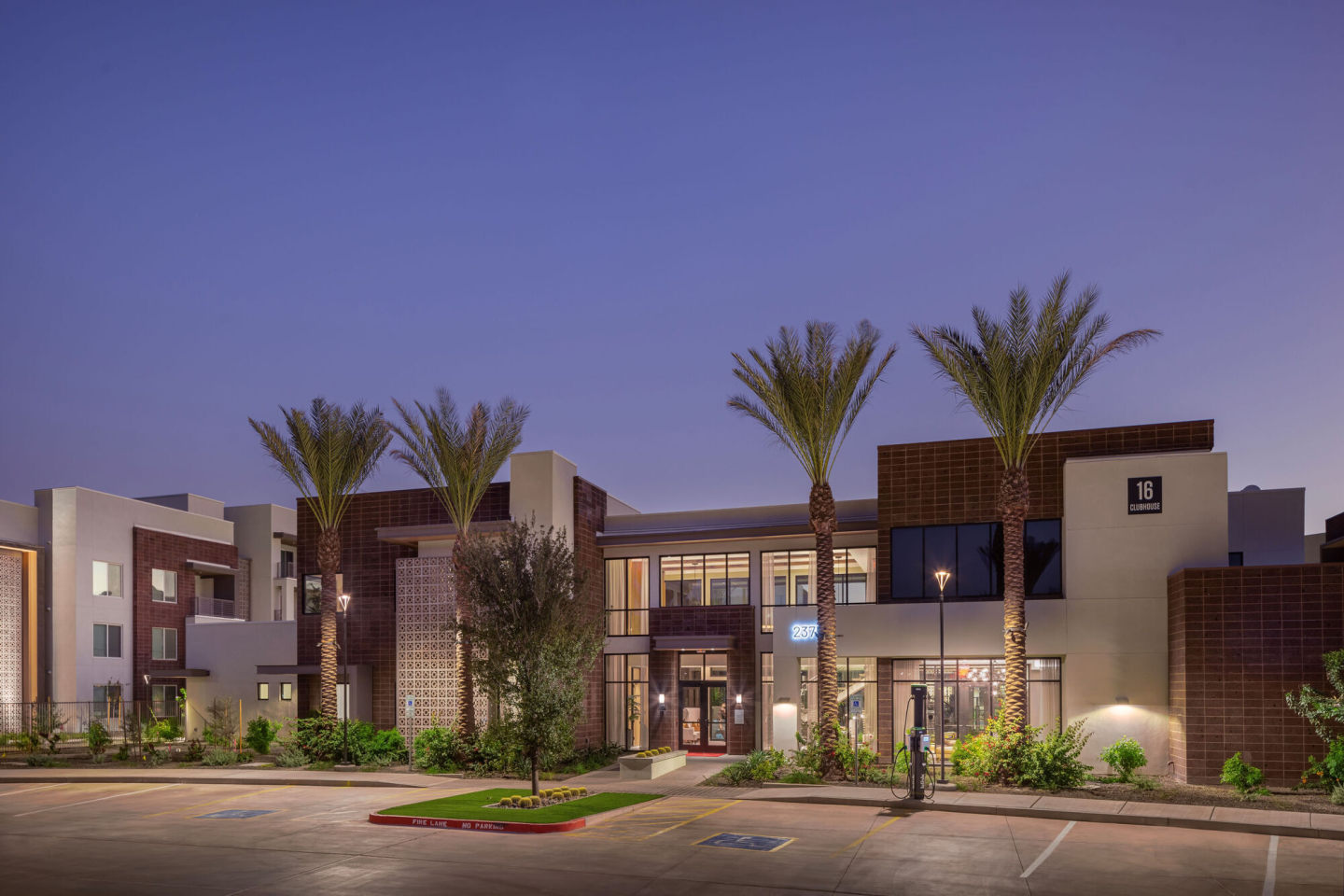 Town Chandler Image 4