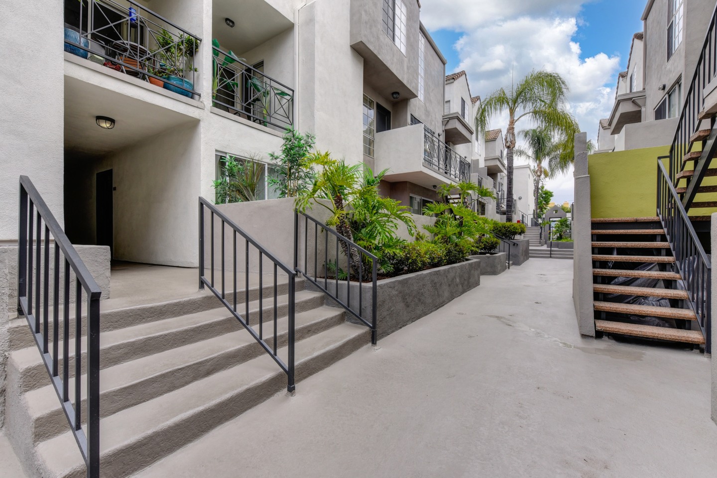 The Woods at Toluca Lake Image 23