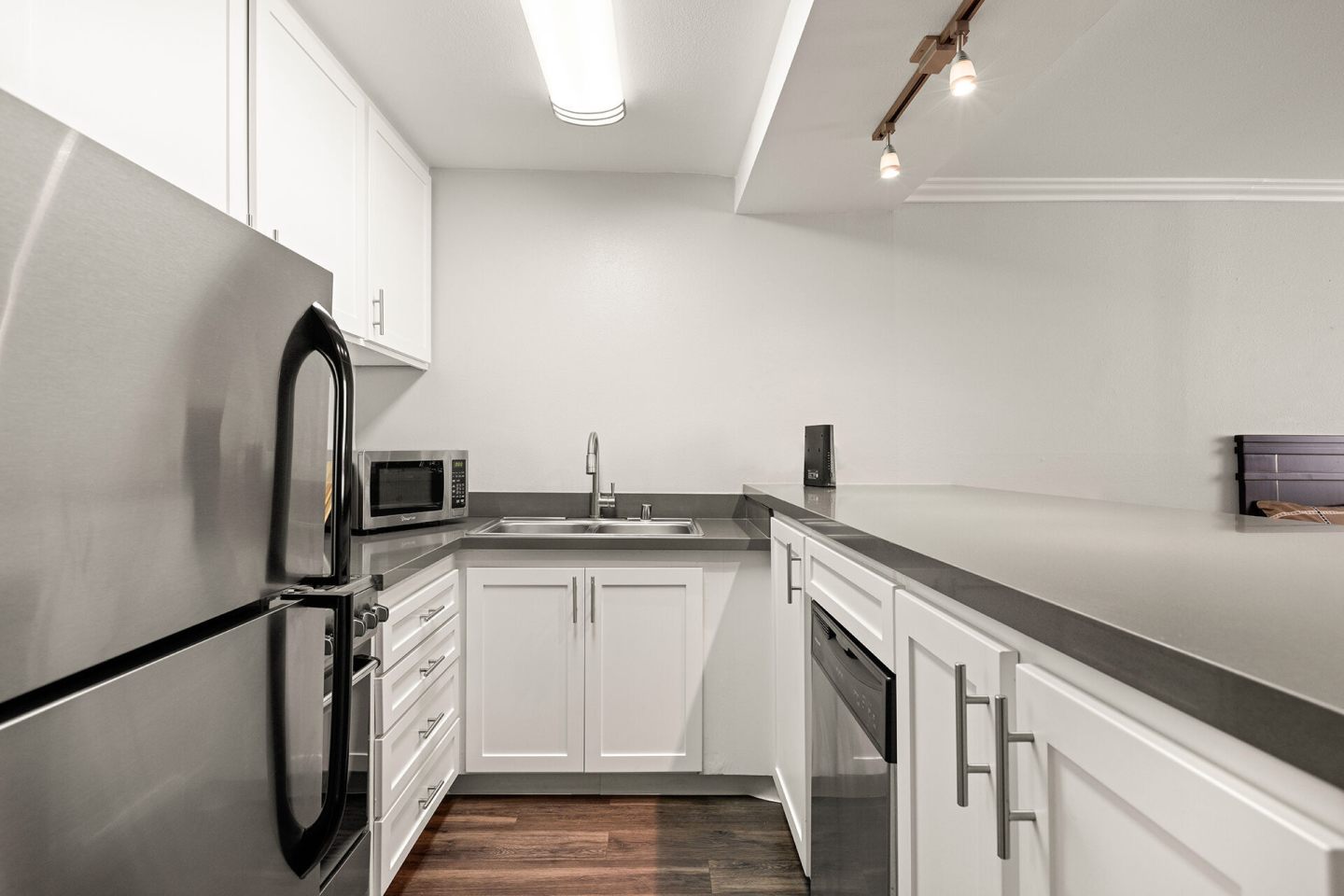 1200 Riverside Image 18
