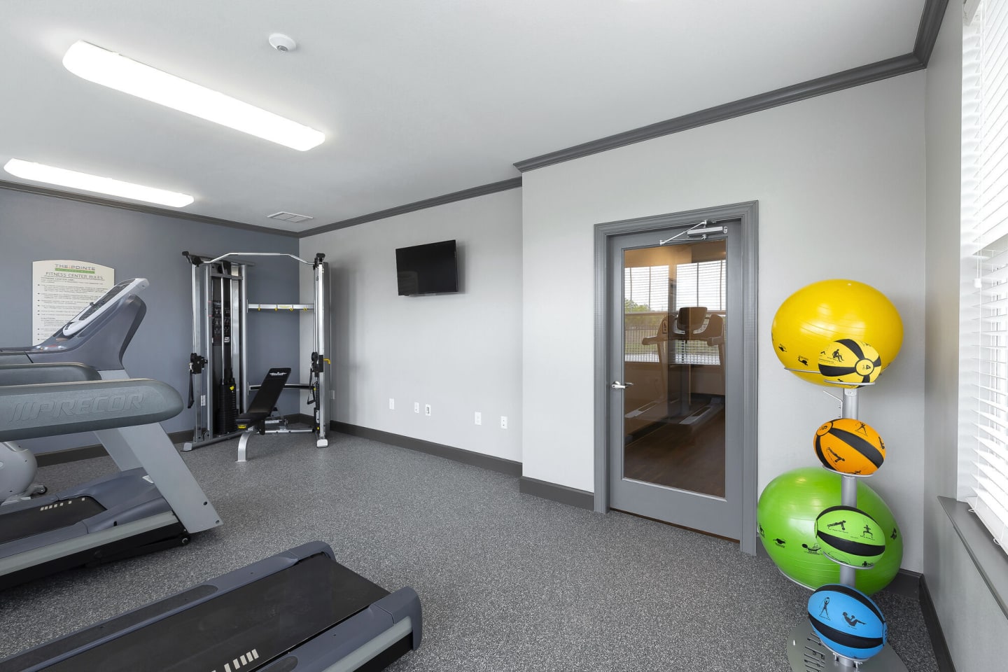 Pointe at Crestmont Apartments - Affordable Housing Image 5