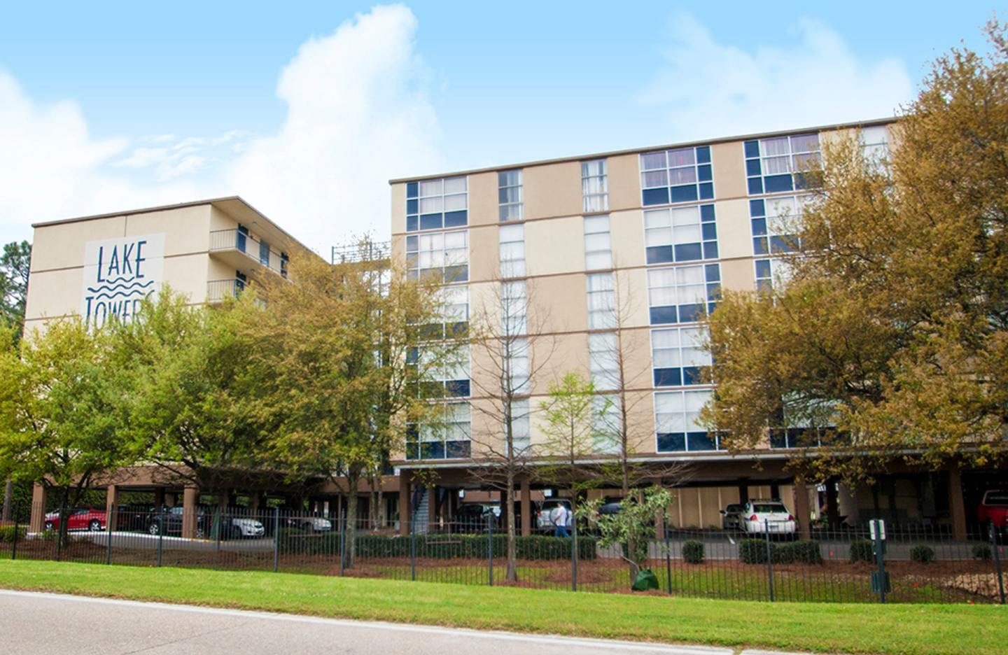 Lake Towers Apartments Image 12