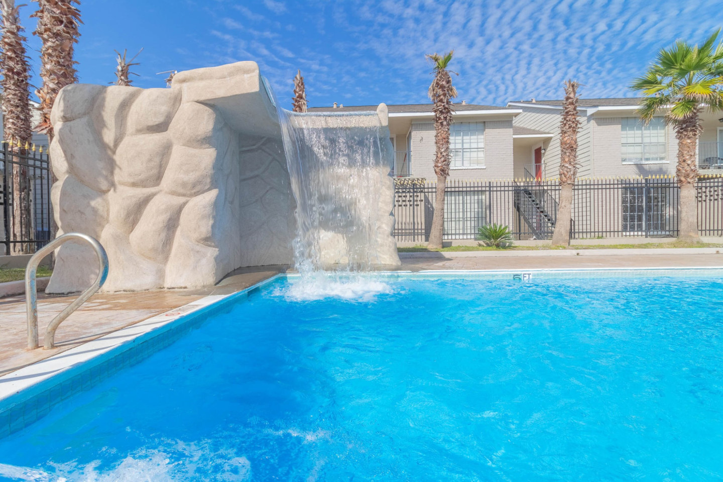 Falls of Braeburn Apartments Image 1
