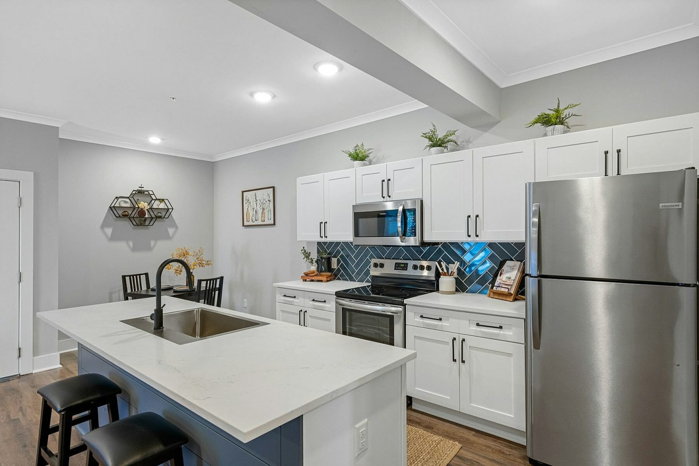 Pointe Grand Pendergrass Image 1