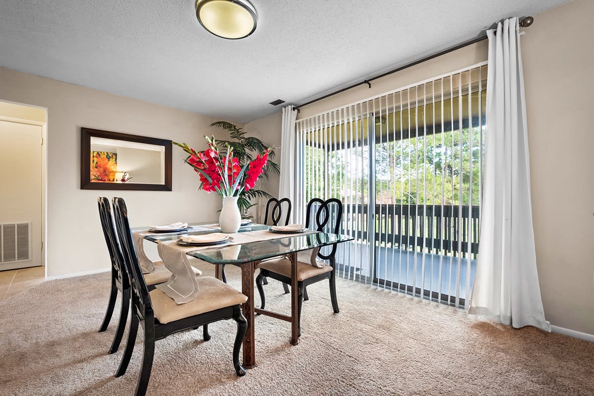 Woodlake Park Apartments Image 16