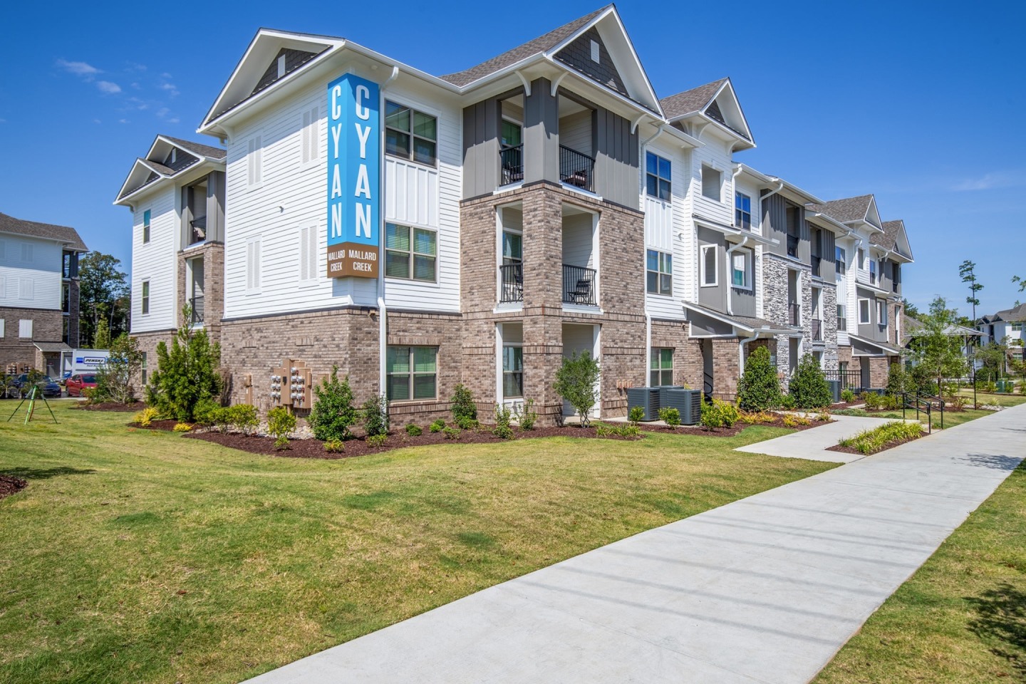 Cyan Mallard Creek Apartments Image 21