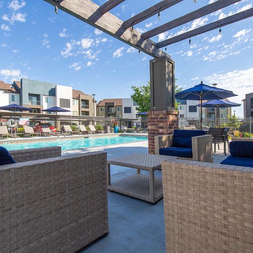 Wilshire Place Apartments Image 6