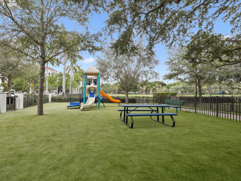 Avalon 850 Boca Image 21