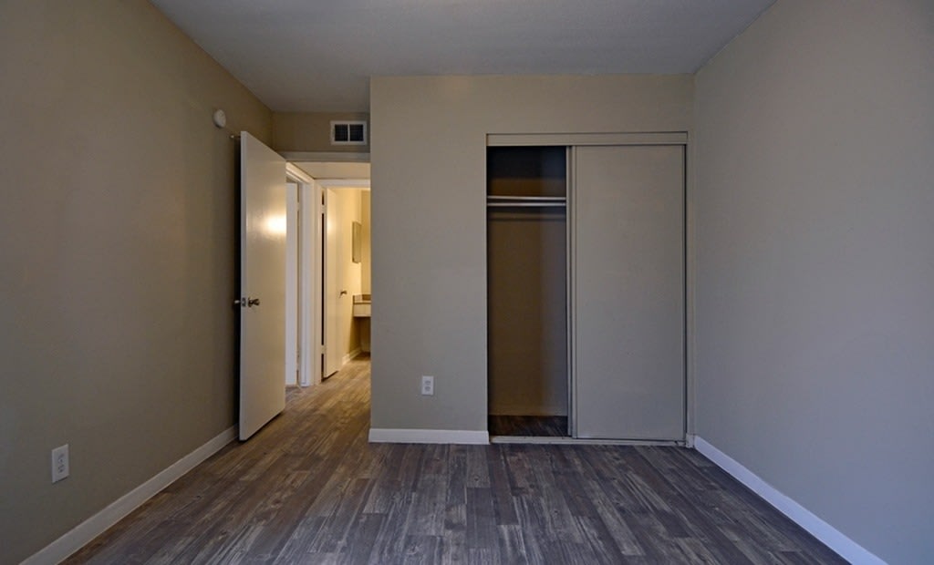 The Waters Apartment Homes Image 3