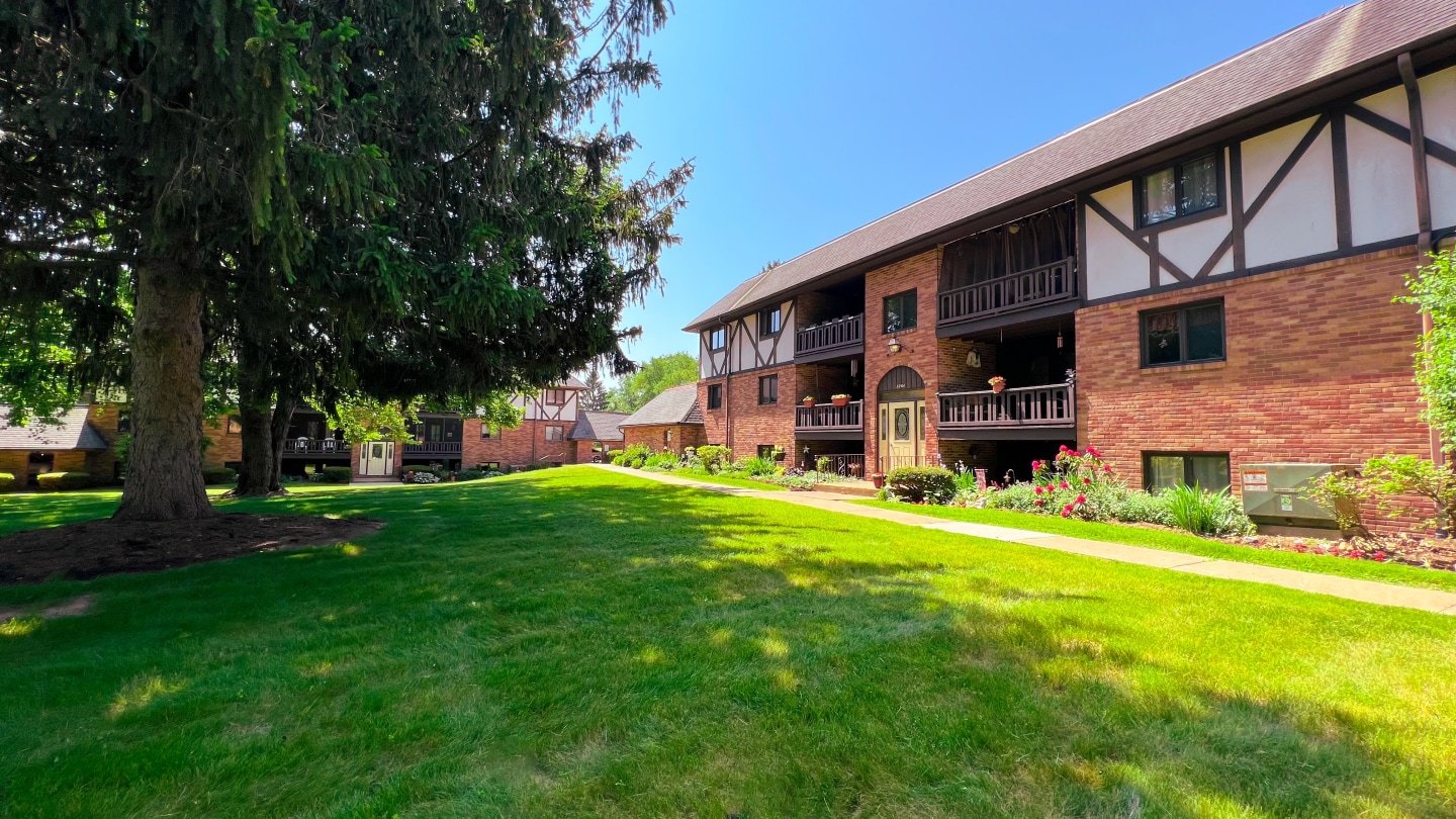 Carriage Hill Apartments Image 3