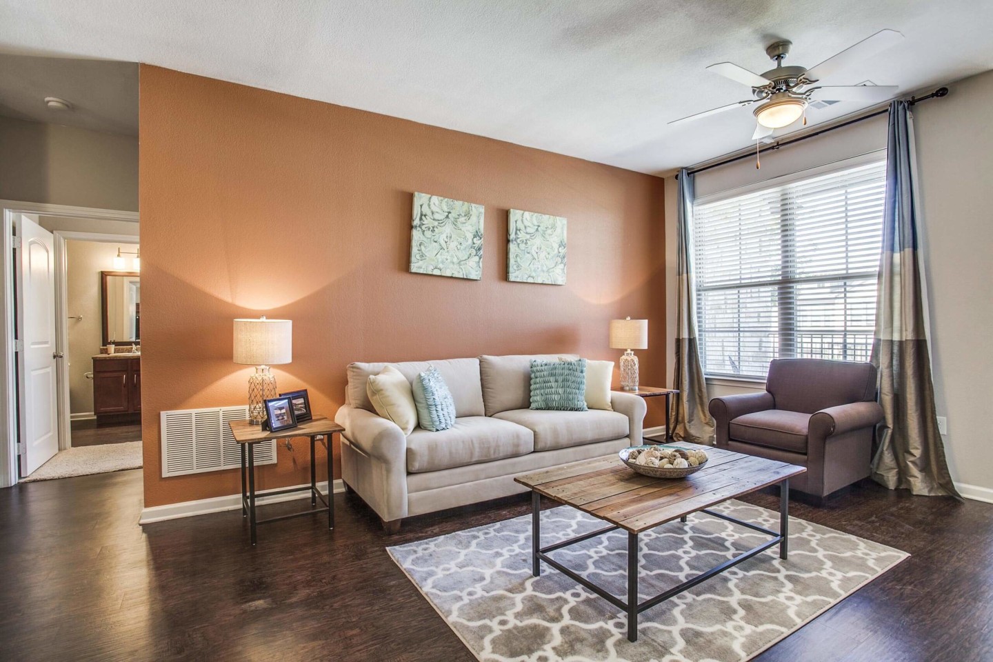 Overlook at Stone Oak Park Apartments Image 10