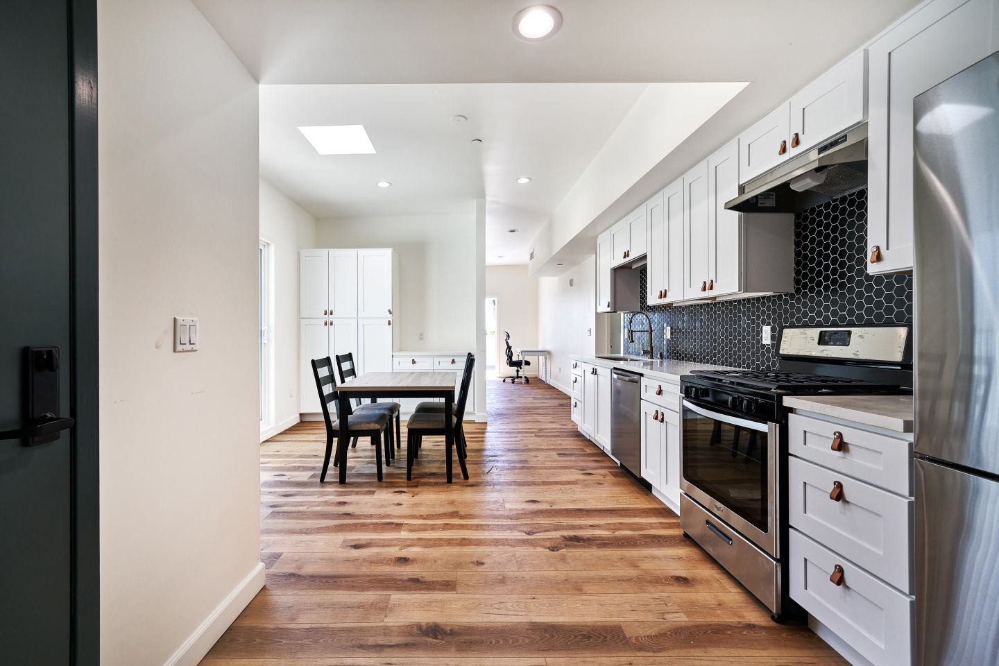 2600 S Catalina Street - Co-Living Image 14