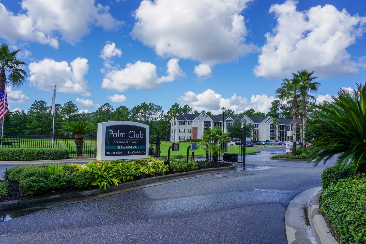 Palm Club Apartment Homes Image 1
