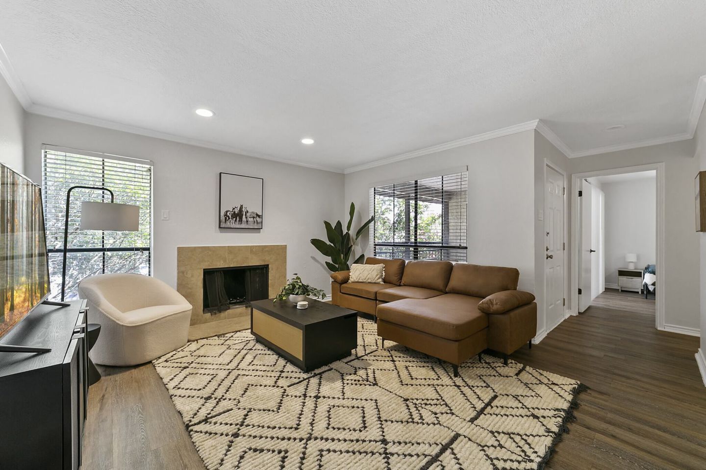Lakeside Apartments Image 3