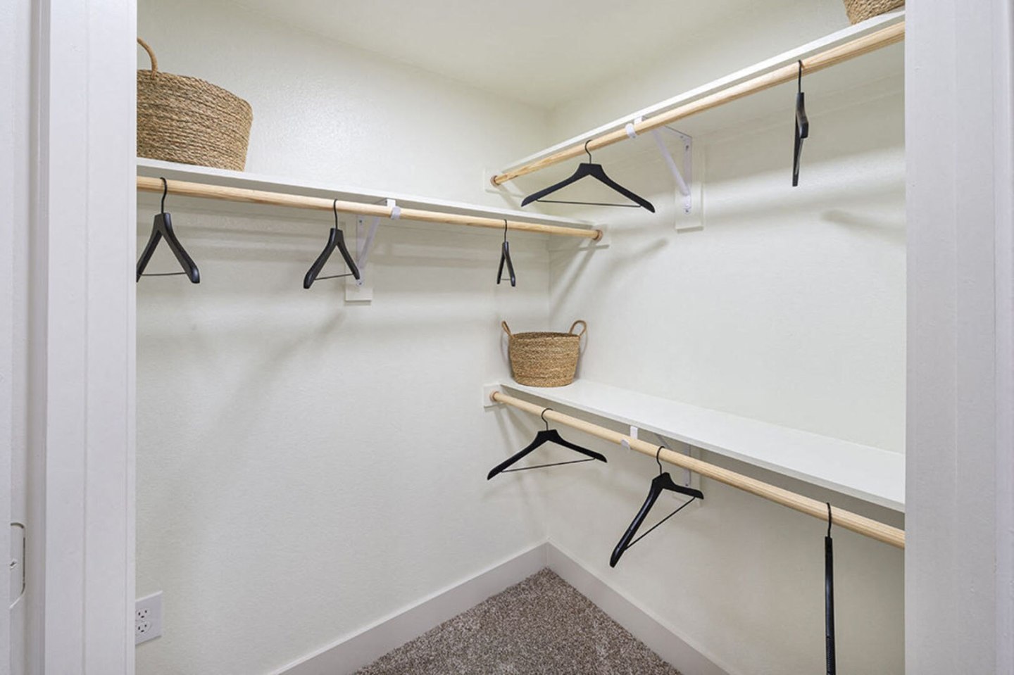 Lakecrest Apartments Image 11