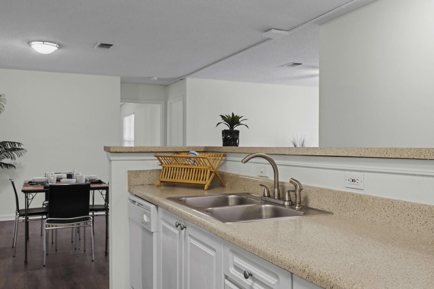 Student Housing - 1540 Place Image 24