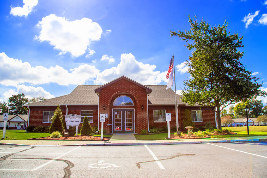 Shady Oak Village - Senior Living Apartments Image 4
