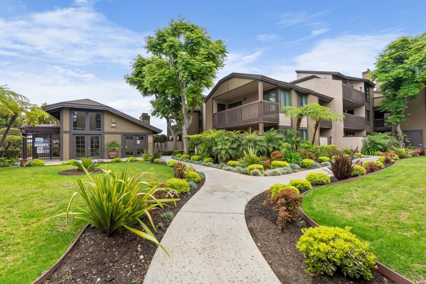Beachpoint Apartments Image 1