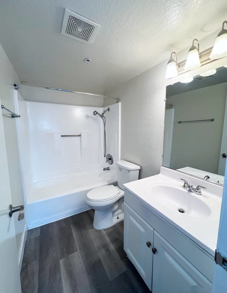 Park Tower Apartments Image 19