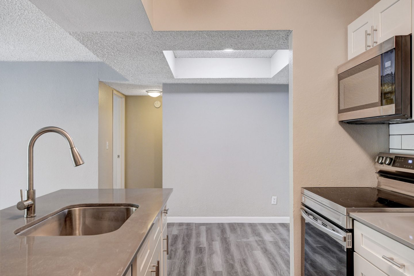 Tides on Twain Apartments Image 4