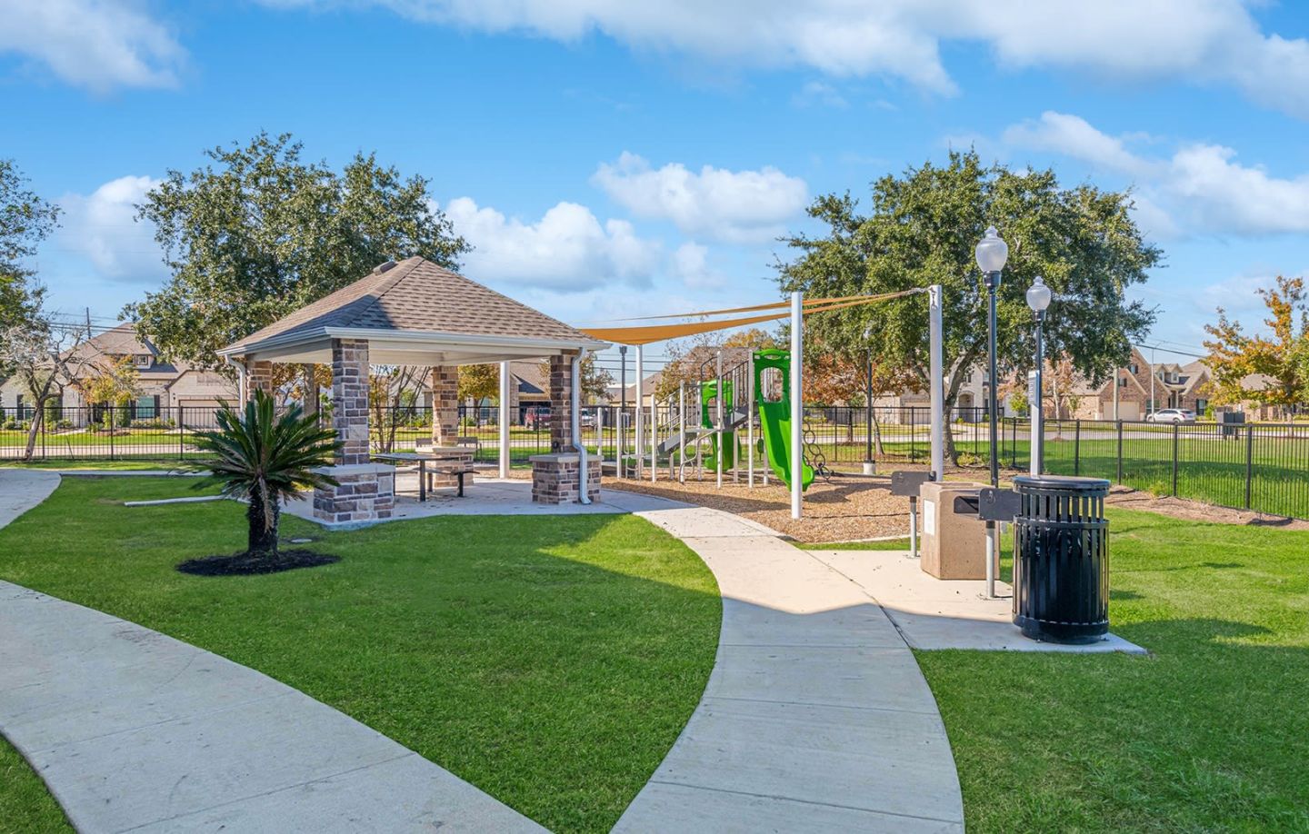 Lakeside Pointe Apartments & Townhomes Image 11