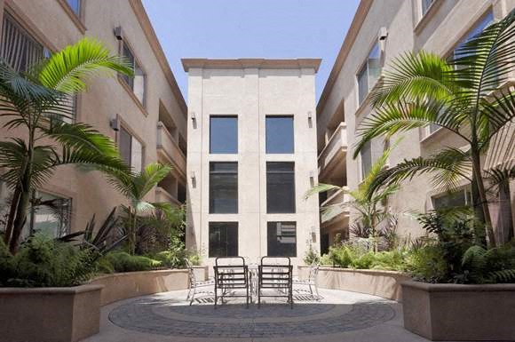 Plaza on California Image 6