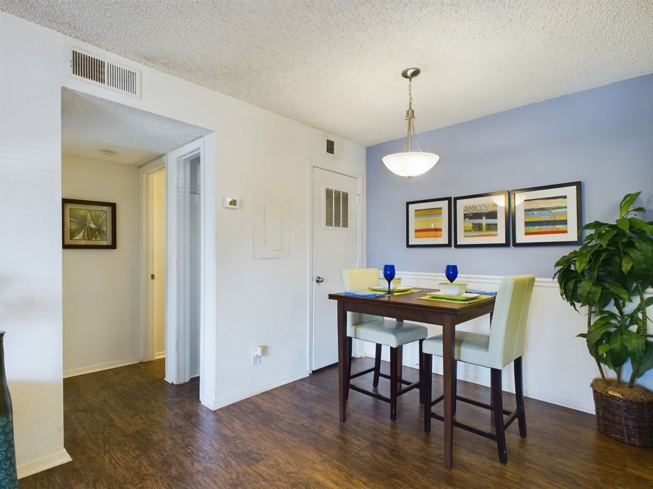 Raintree Apartments Image 21