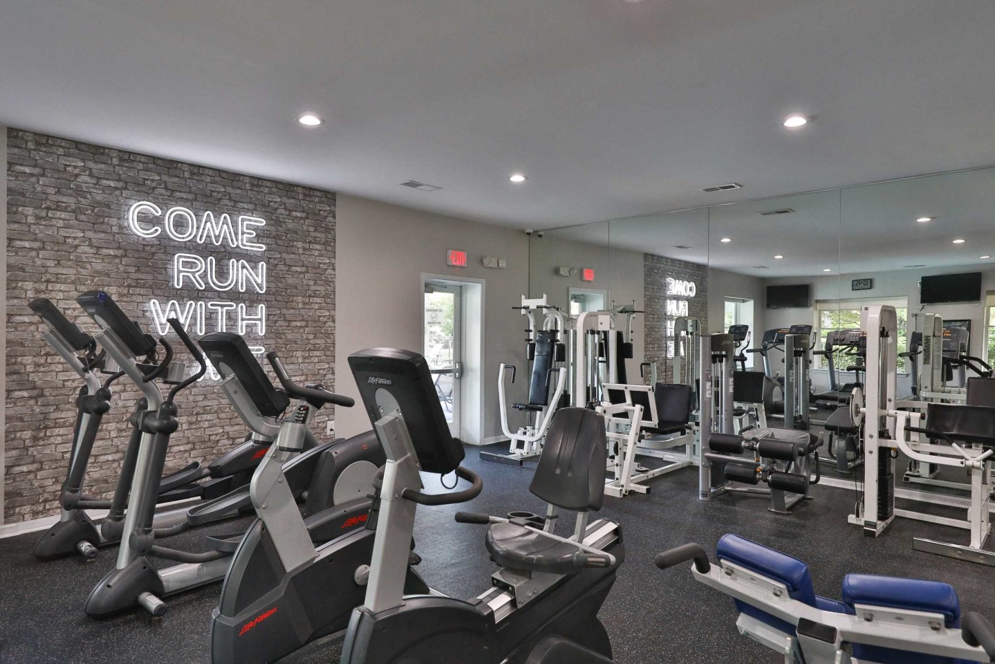 Stonington Farm Apartments Image 7