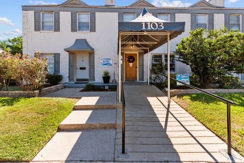 Townhomes at South Highlands Image 25