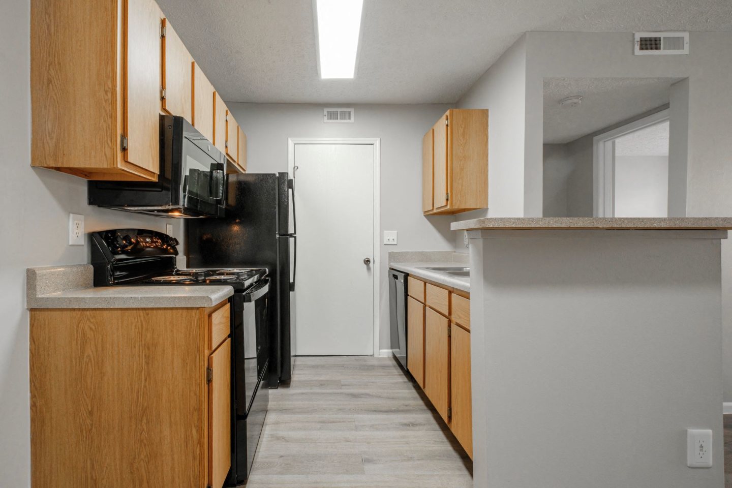 Lake Forest Apartments Image 5