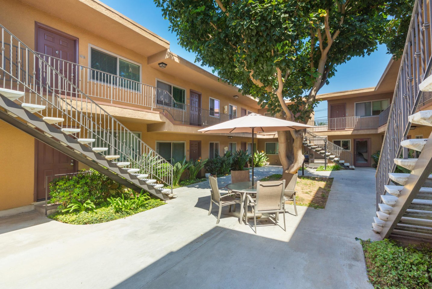 Elan the Palms Apartment Homes Image 13
