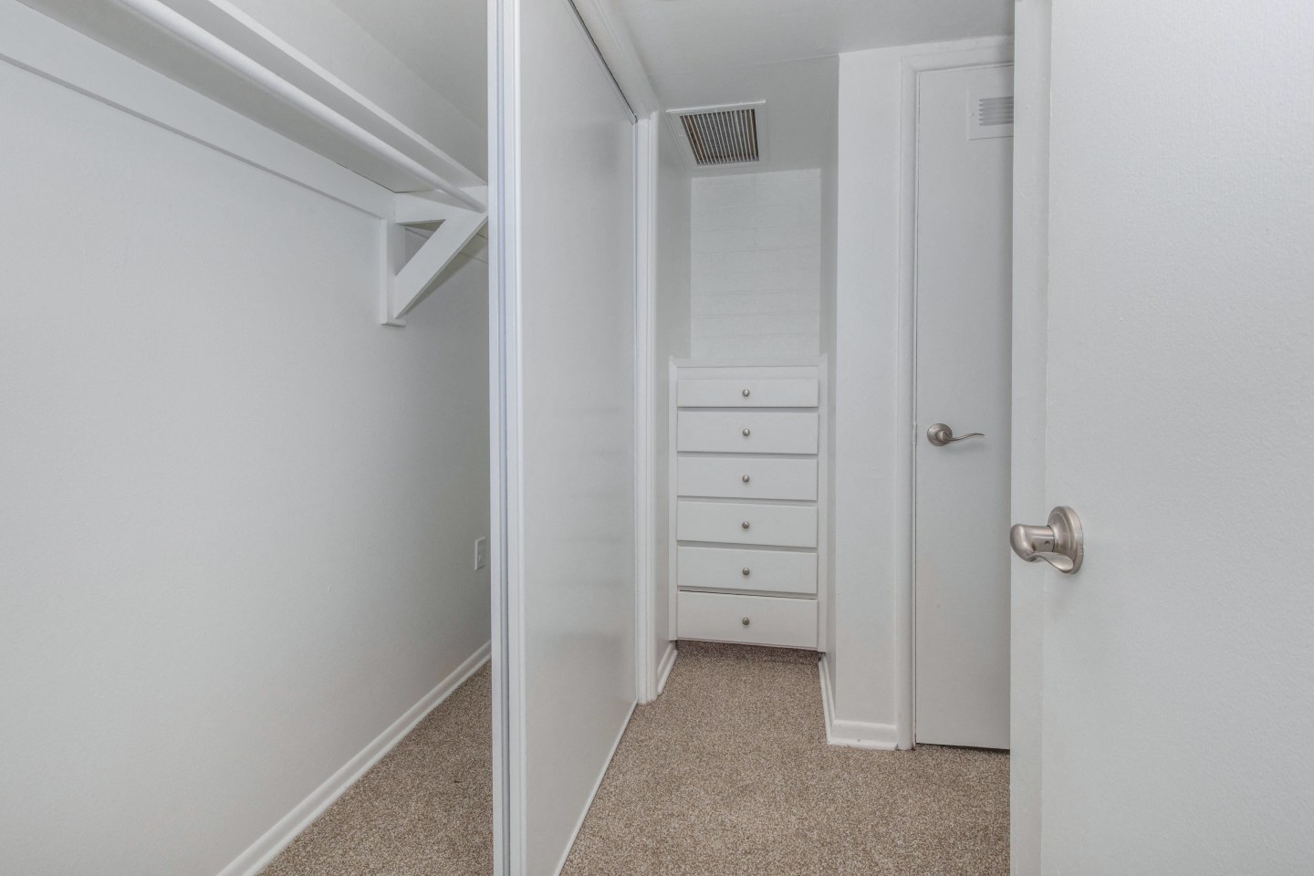 Country Club Apartments Image 5