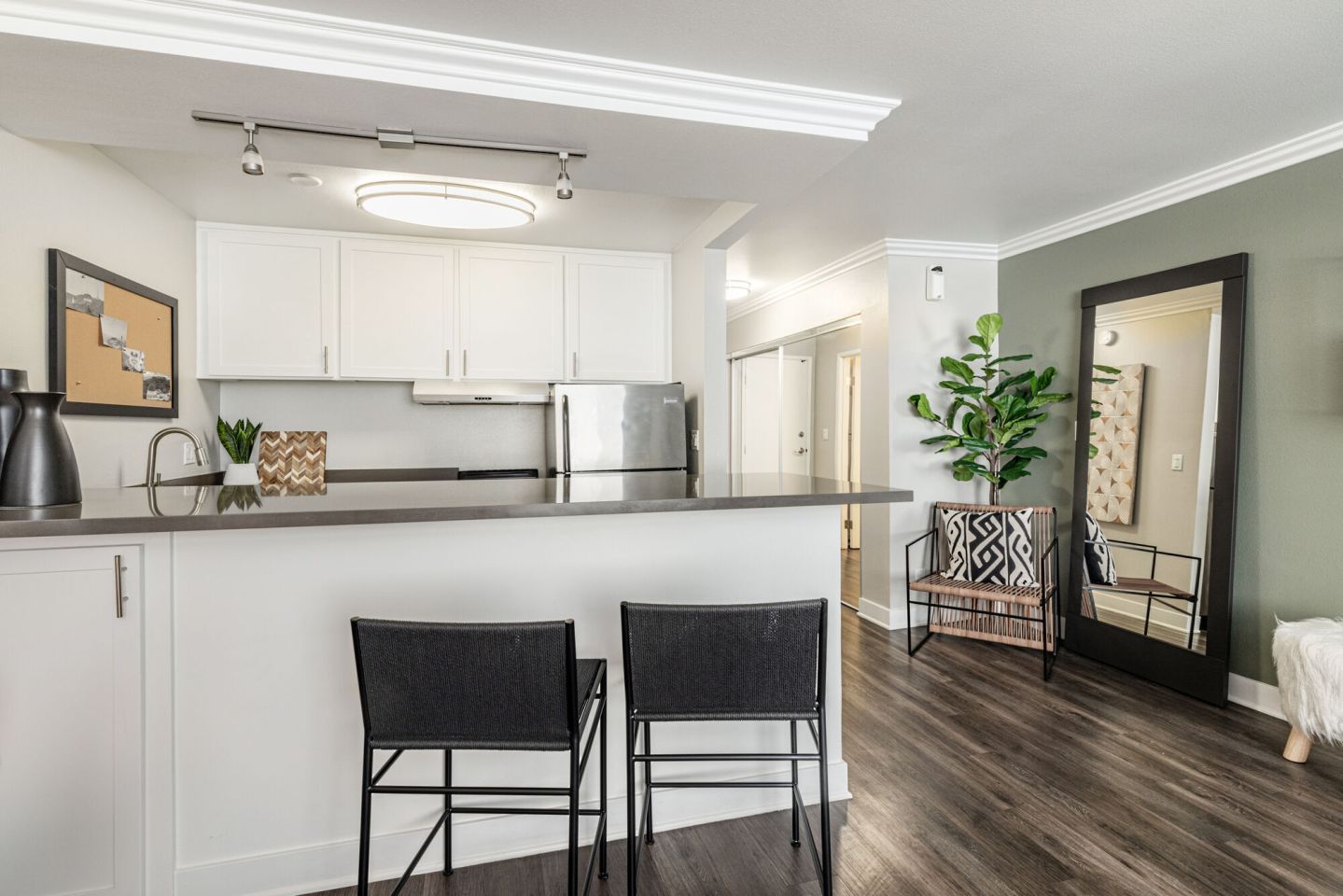 1200 Riverside Image 20