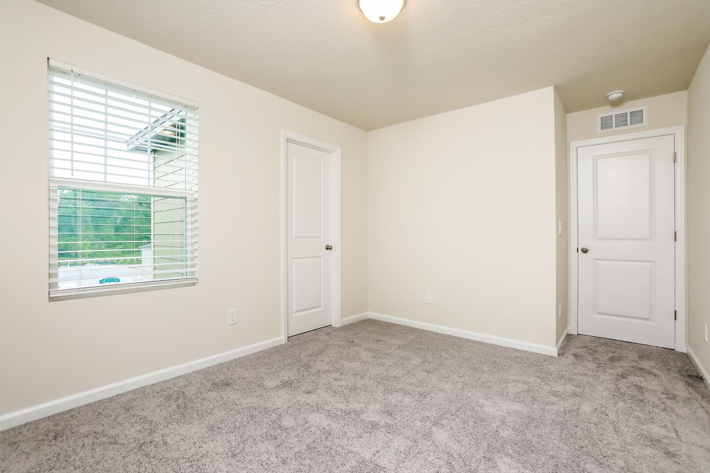 Lincoln Oaks Image 36