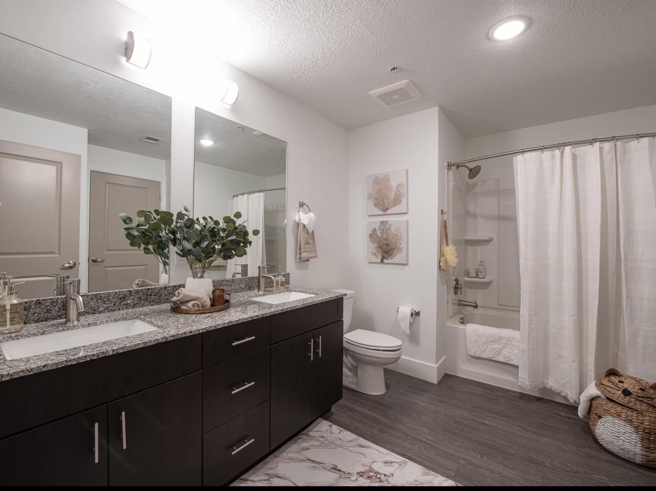 Point of View Apartments Image 13