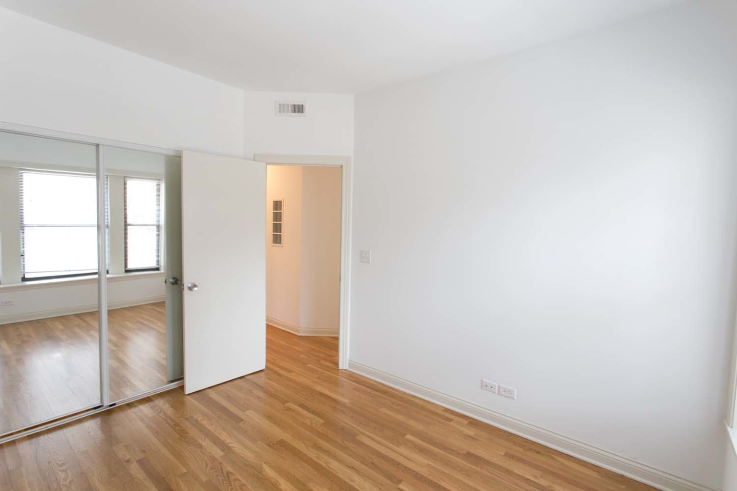 5400-5408 S. Ingleside Avenue Image 4
