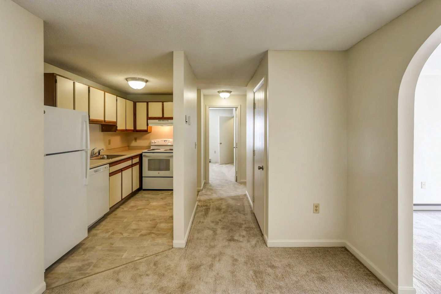 PRINCETON PLACE APARTMENTS Image 10