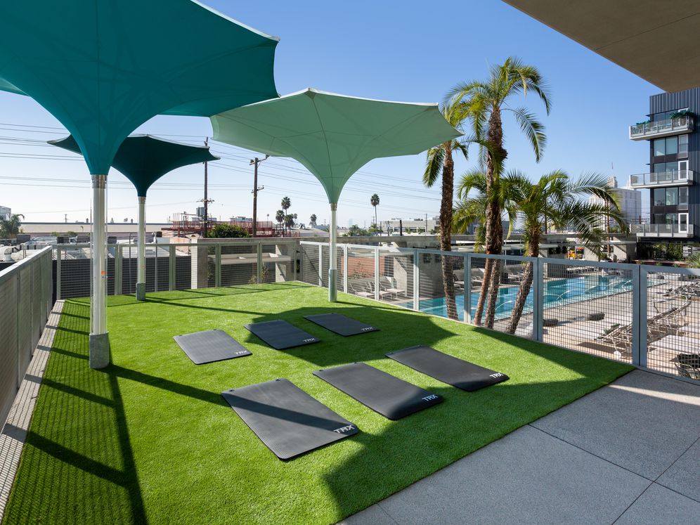AVA Hollywood at La Pietra Place Image 31