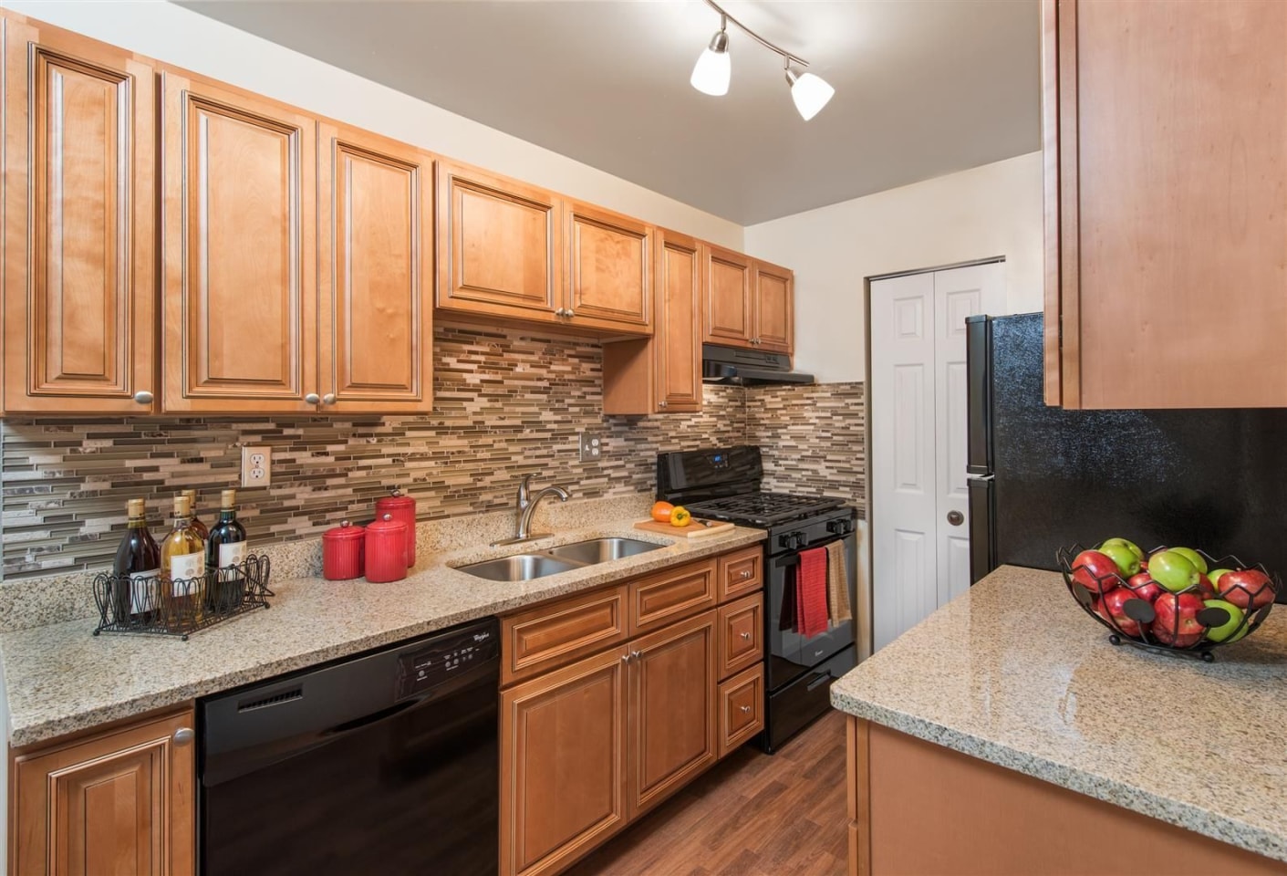 Pinewood Gardens Apartments Image 8
