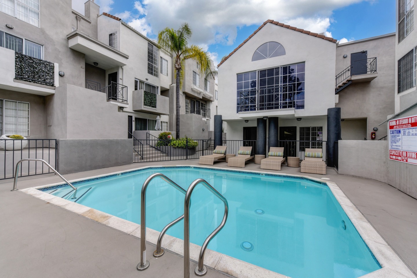 The Woods at Toluca Lake Image 25