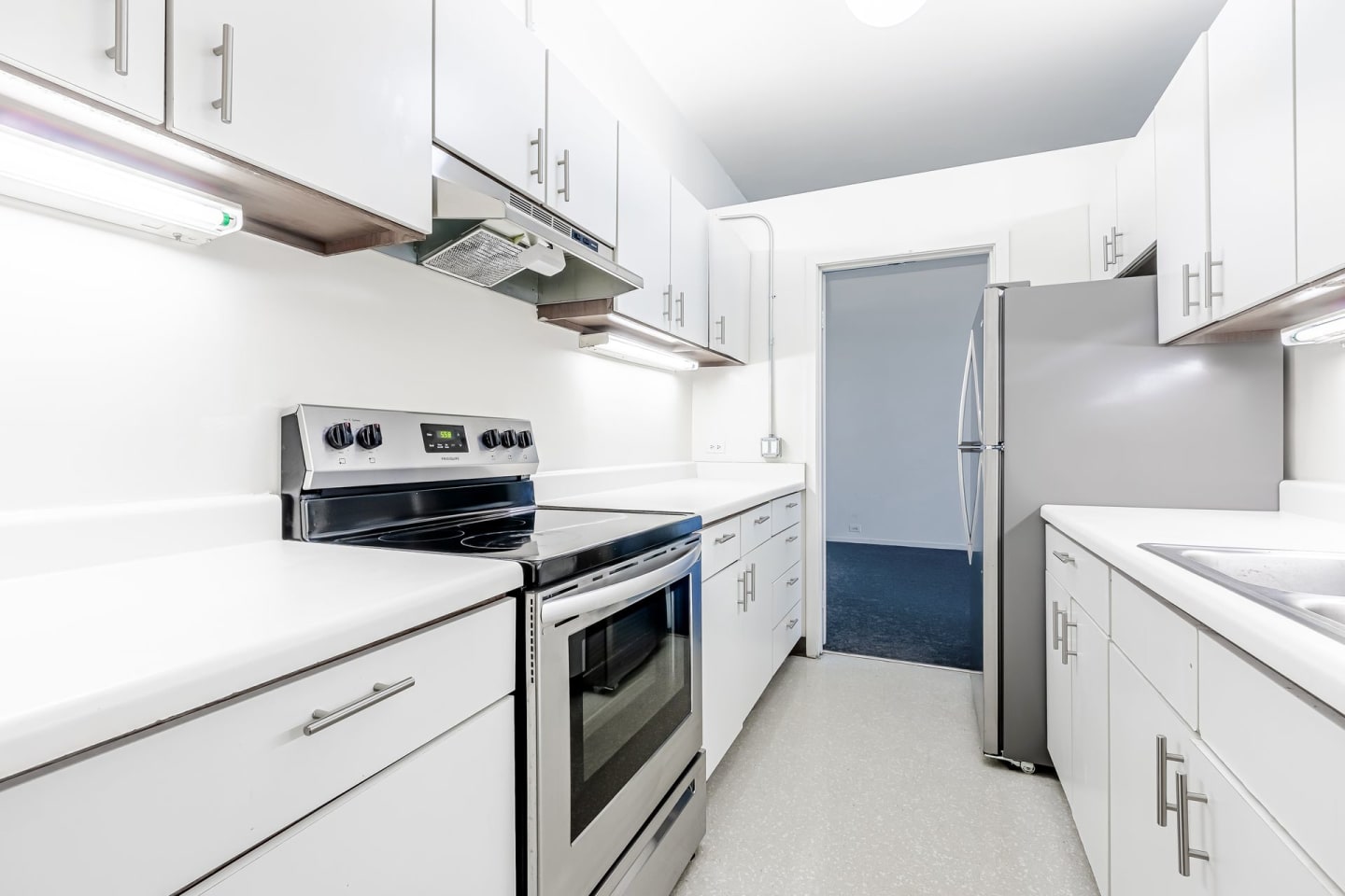 731 Plymouth Image 18