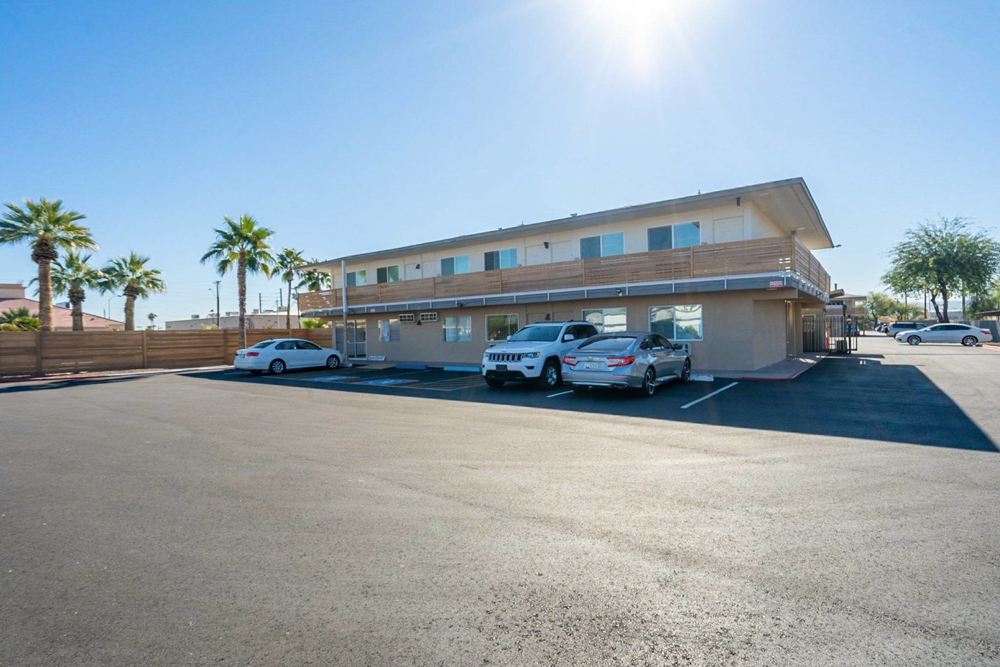 Sunset Sound Studio Apartments Image 22