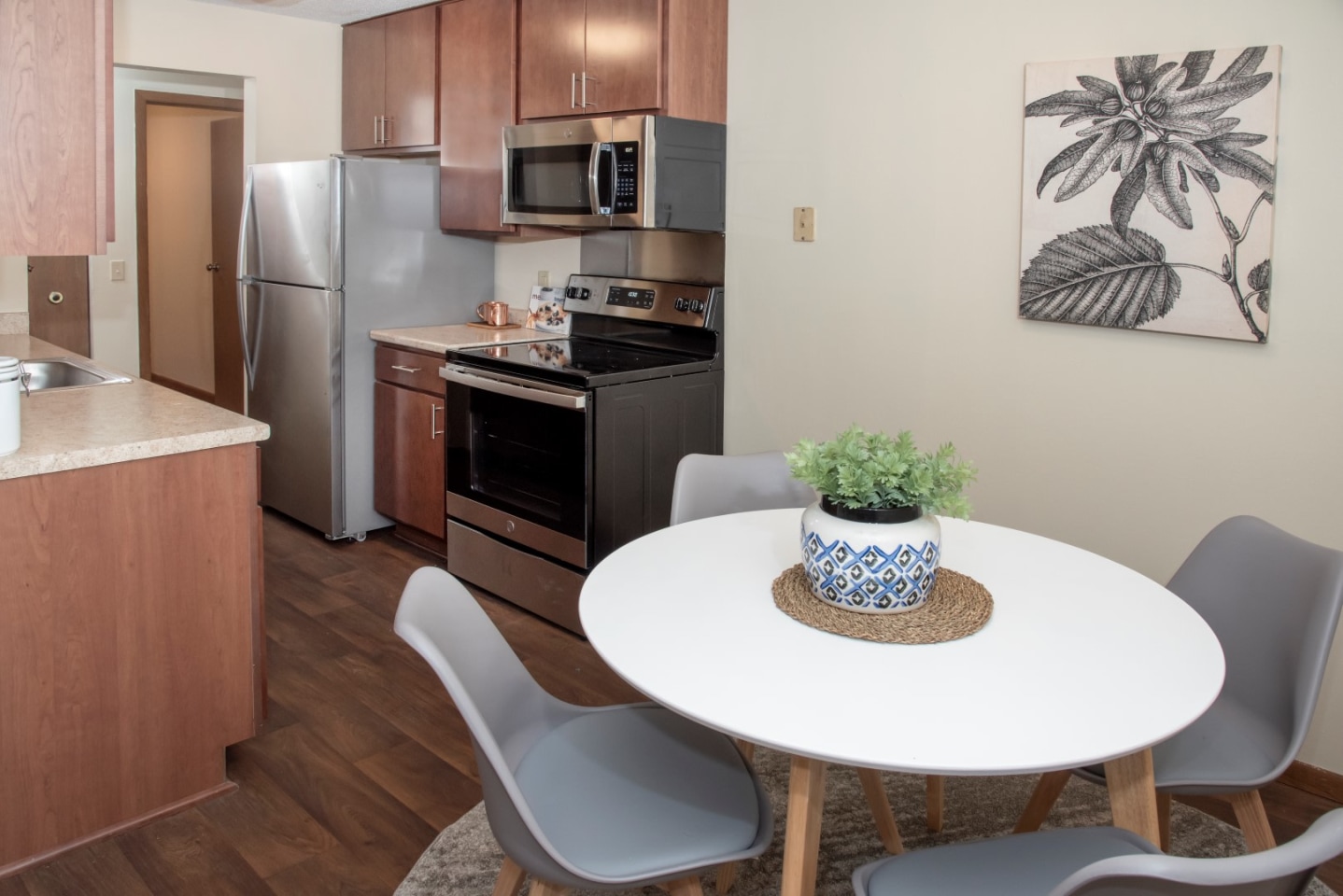 River 10 Apartments Image 3