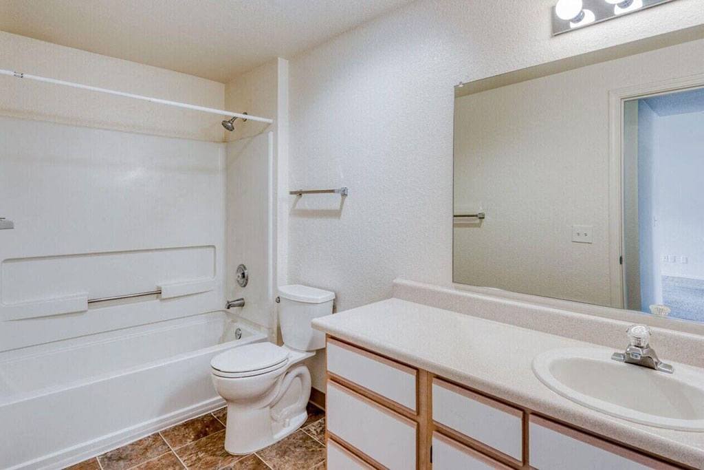Willamette Falls Court Apartments Image 10