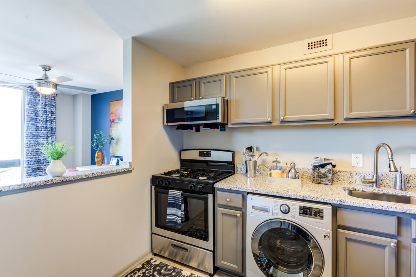 The Square at 511 Apartments - Affordable Housing Image 4