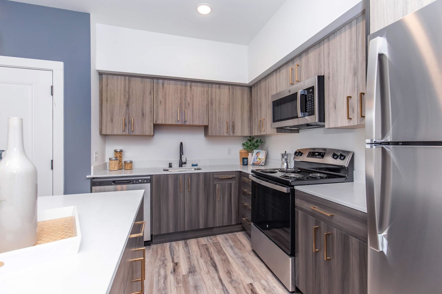 Lakeview Apartments Image 73